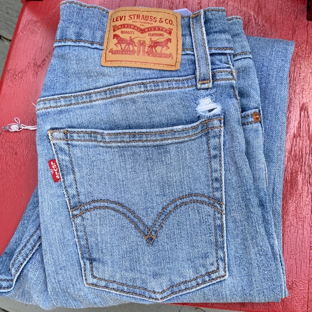 Levi’s 501 distressed wedgie skinny jeans